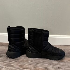 Kizik Step-In Black Quilted Winter Snow Boots Low Juno Size 8